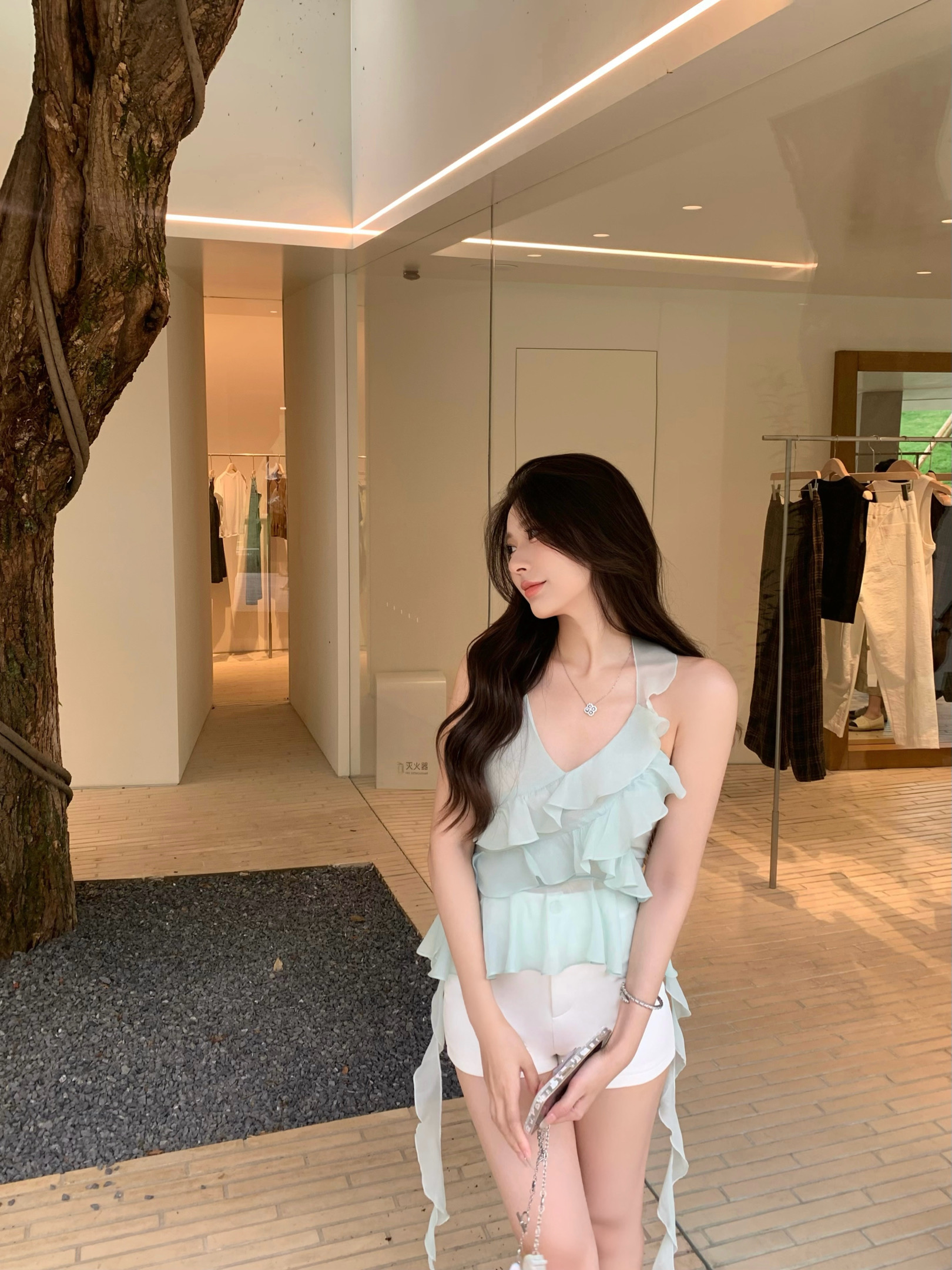 荷叶边浅绿挂脖上衣清新