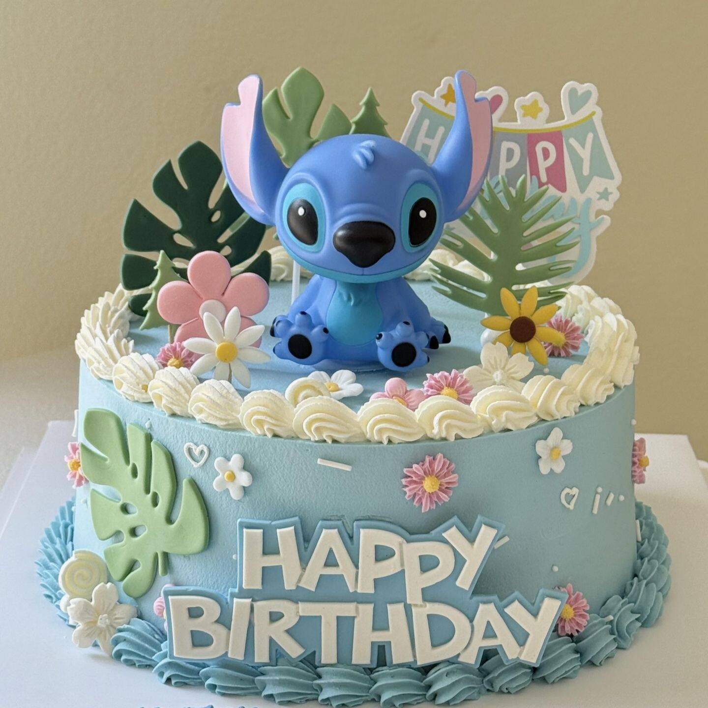 坐姿史迪仔蛋糕装饰摆件软胶树叶蓝色方形拉旗儿童生日烘焙插件