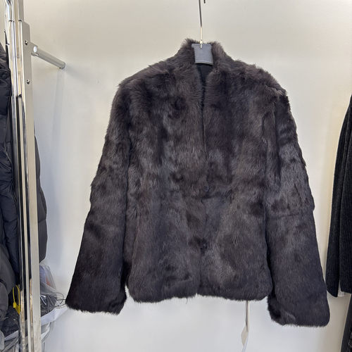 欧洲站2025冬季新款V领毛绒短外套保暖兔毛皮草气质外套女