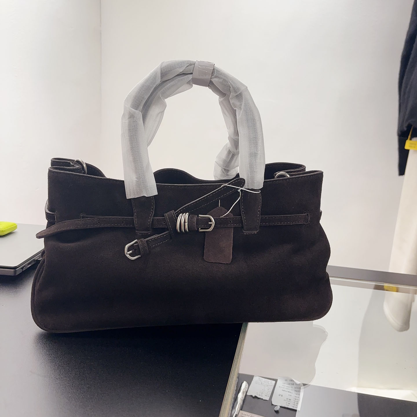 韩国新品2025冬季新款轻奢高级感翻毛真皮手提包设计师款法棍包女