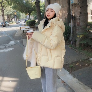 羽绒服女短款2024年新款冬季加厚宽松连帽小个子白鸭绒甜美外套黄