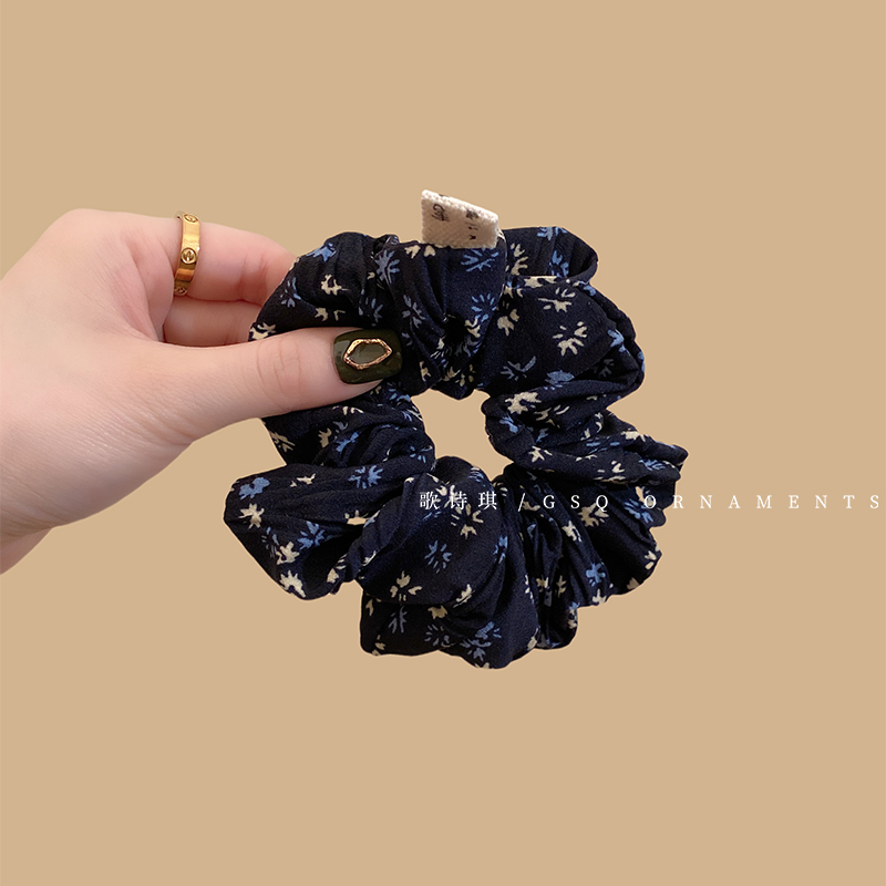 慵懒风韩系碎花大肠发圈女