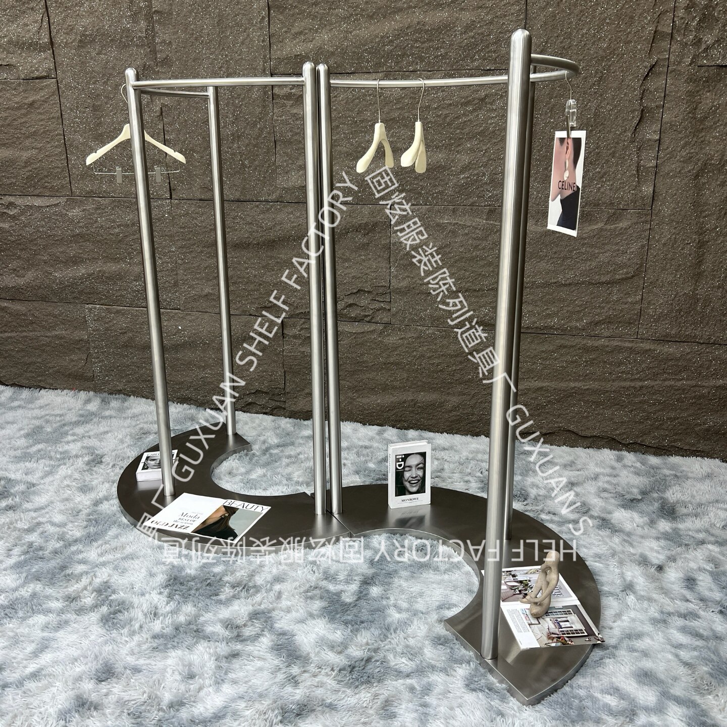 服装店弧形展示架落地式中岛架陈列架不锈钢展示架圆形并列挂衣架
