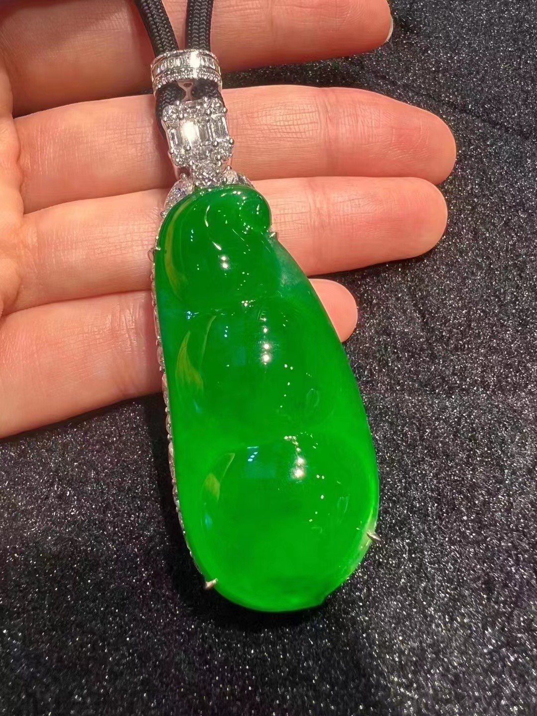 天然冰种帝王绿四季豆吊坠18k金钻石镶嵌