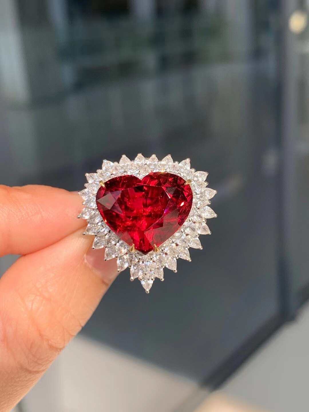 10.96克拉天然卢比莱碧玺戒指吊坠18k金vs级钻石镶嵌重10.96ct