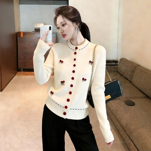 2026超火春装一整套韩系甜美减龄小香风樱桃刺绣针织开衫套装裤冬