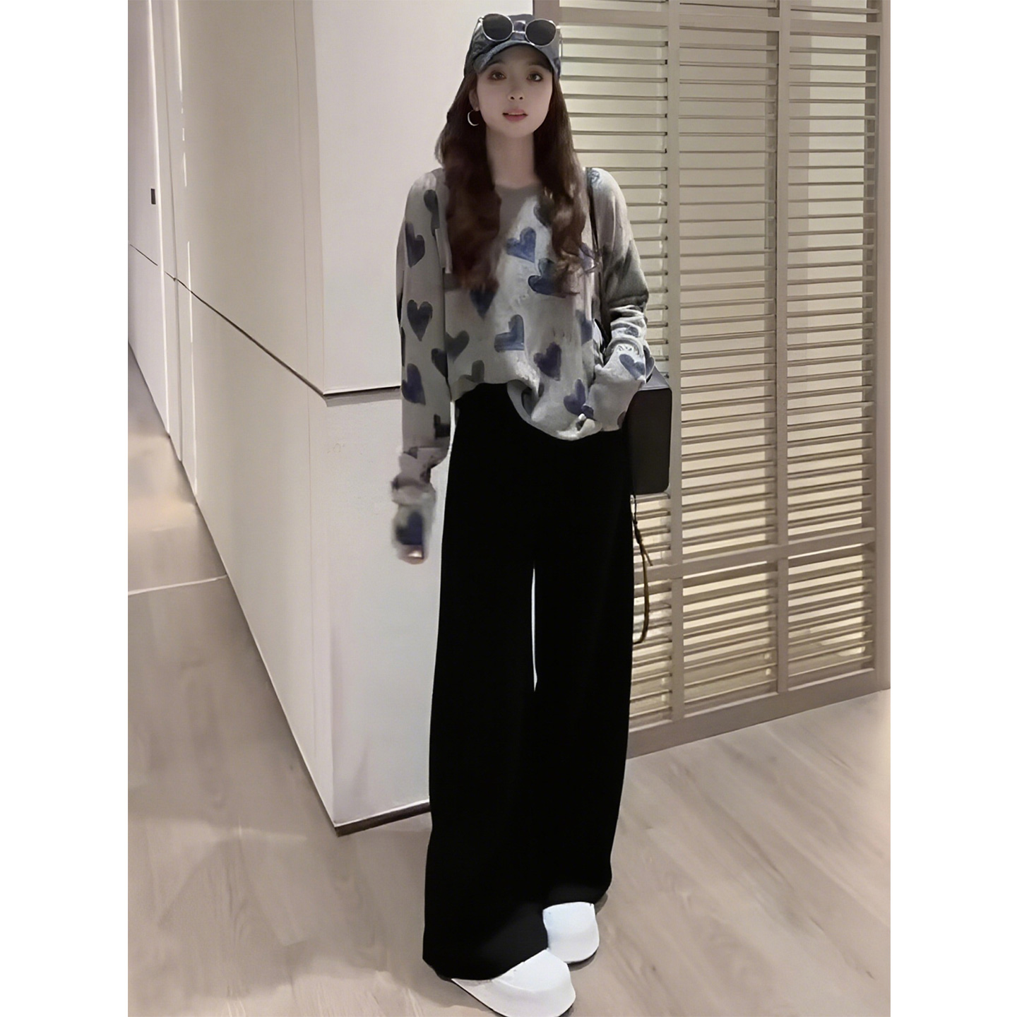 小香风爱心刺绣上衣两件套装