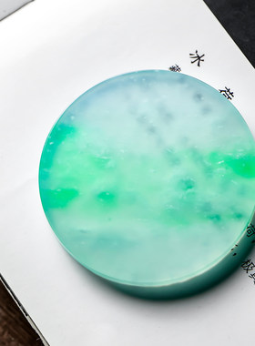 羊子珠宝高冰飘绿翡翠圆牌吊坠