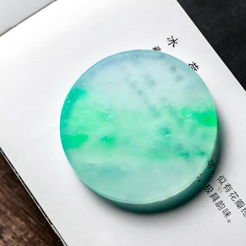 羊子珠宝高冰飘绿翡翠圆牌吊坠