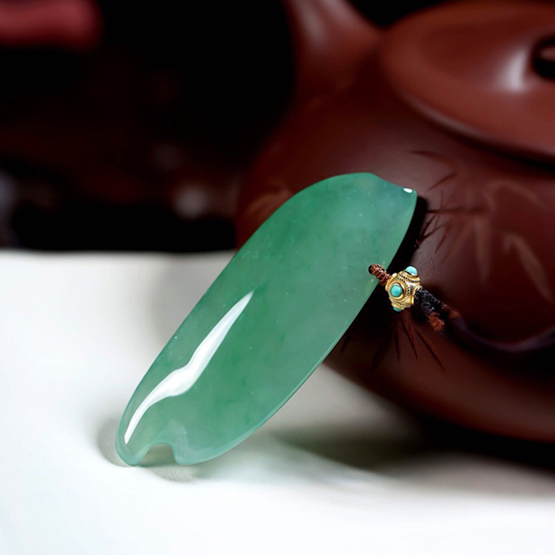 羊子珠宝 如鱼得水 老坑冰种满绿随形雕刻翡翠鱼儿吊坠挂件F