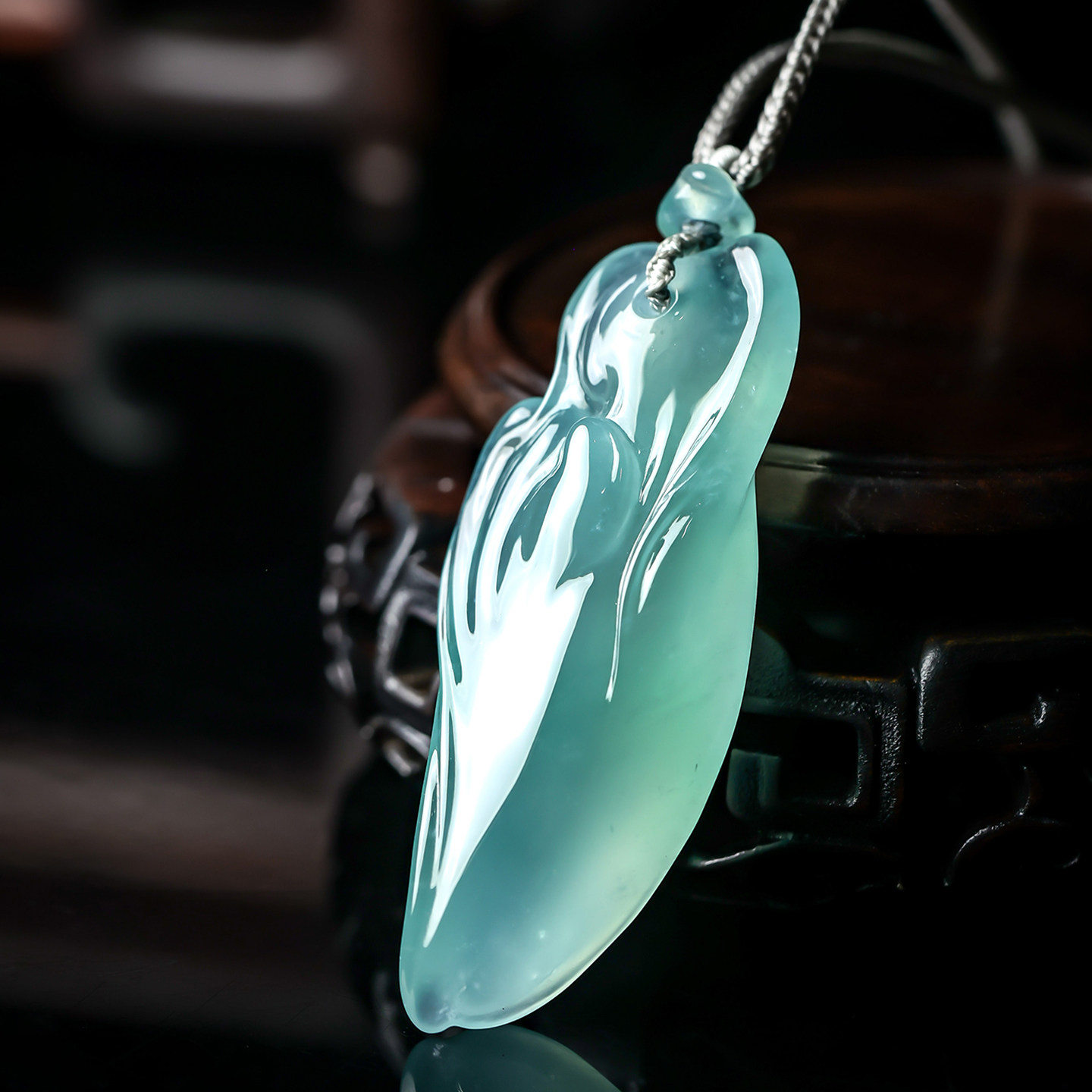 羊子珠宝 碧空自游 老坑高冰种天空蓝随形翡翠吊坠12.20