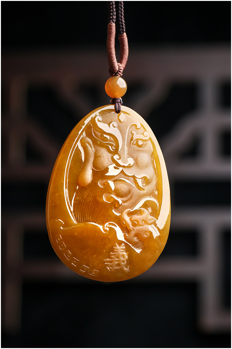 羊子珠宝 永保嘉祥 细腻老坑黄翡关公武财神翡翠挂件吊坠