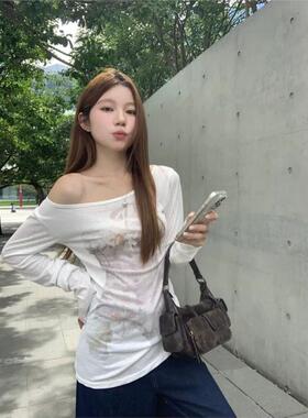 2026年夏季新款美式甜辣风斜肩白色长袖T恤女设计感薄款防晒罩衫