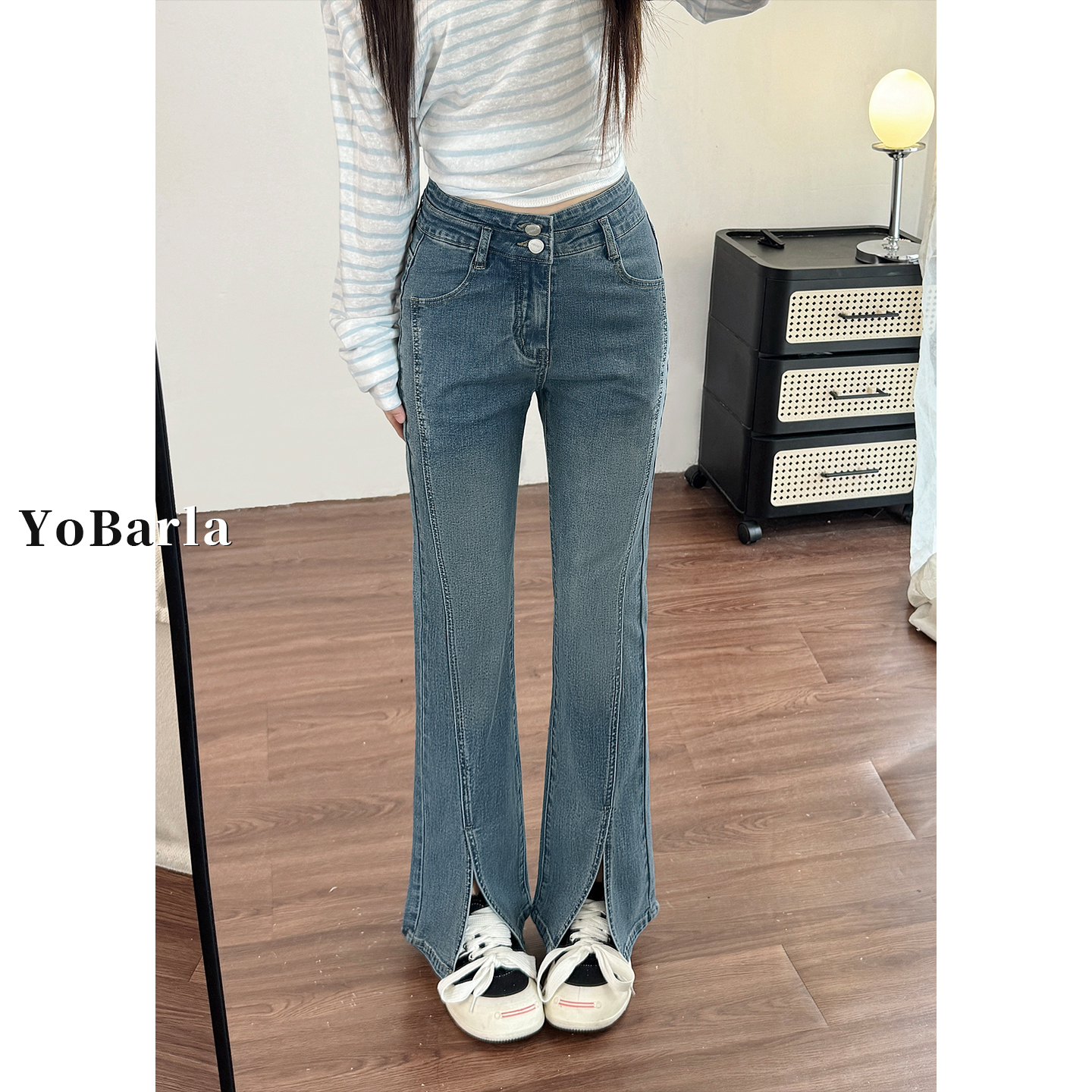 谁穿谁好看，百搭显瘦开叉微喇裤