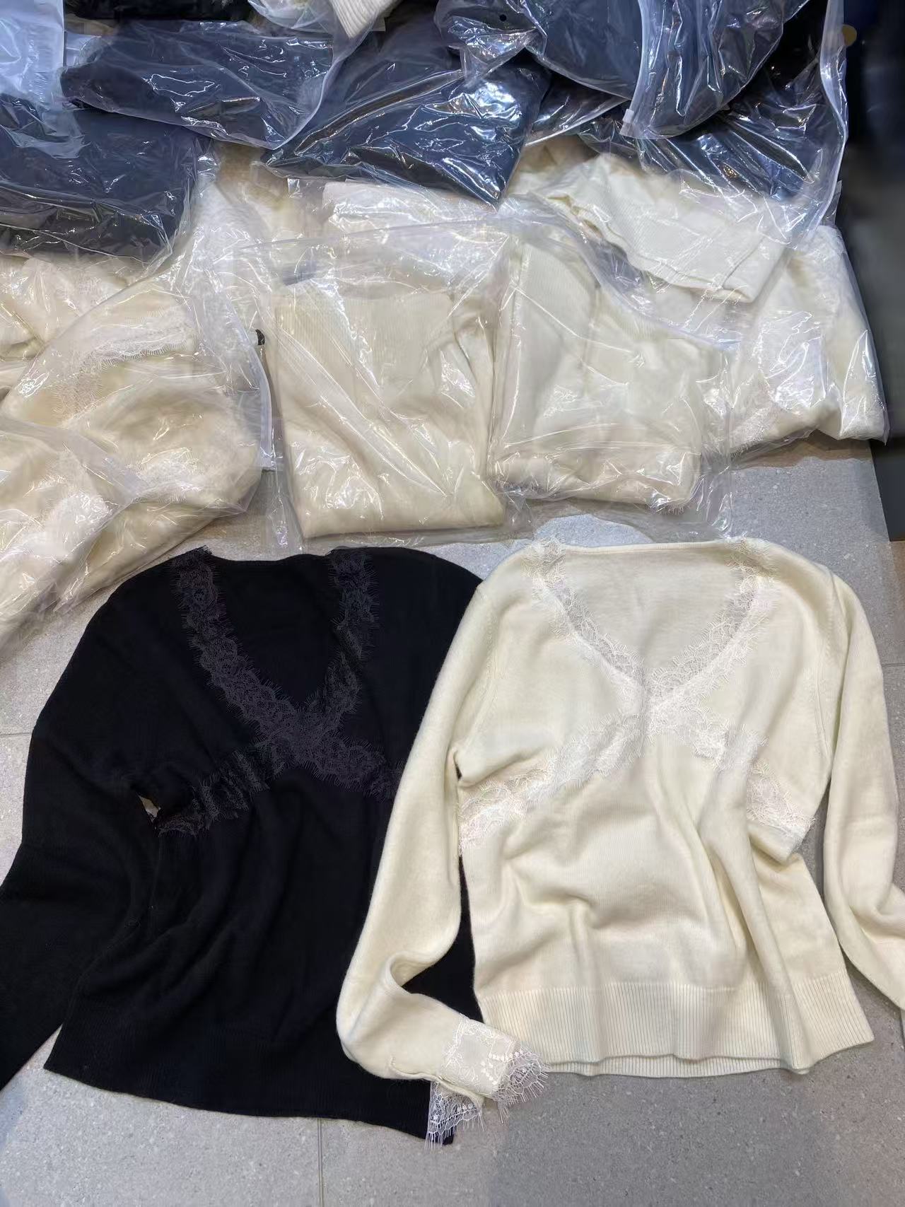 6872韩系秋冬新品V领蕾丝花边针织打底内搭毛衣高端羊毛衫