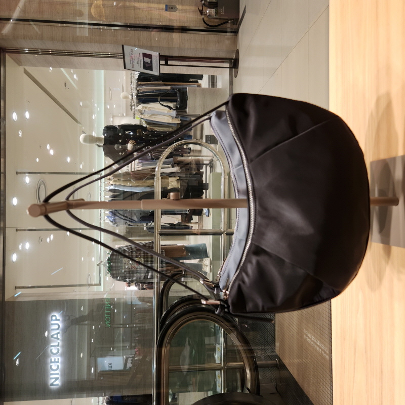 全韩百货 BENETTON 韩国代购 2025秋 时尚拎包 BCBG50-561 5I23