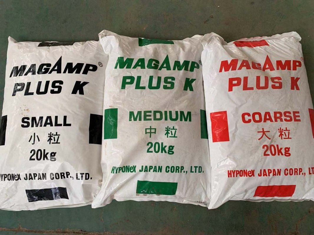 日本进口魔肥 颗粒长效缓释肥 月季铁线莲花 多肉 兰花肥 磷钾肥