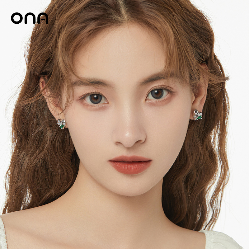ona爱心甜酷冷淡风耳环女