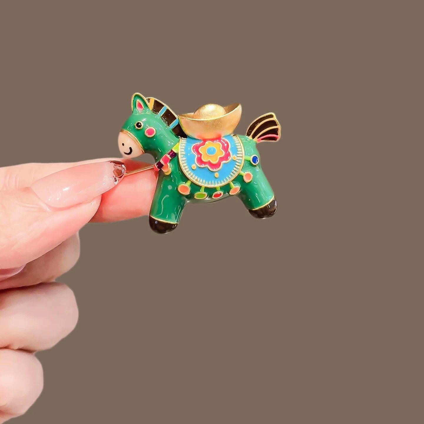 来财元宝小绿马胸针女2025新款可爱马年彩绘别针胸花装饰送人礼物,节庆用品/礼品,圣诞装饰品,淘宝优惠券,粉丝福利购,淘宝优惠卷