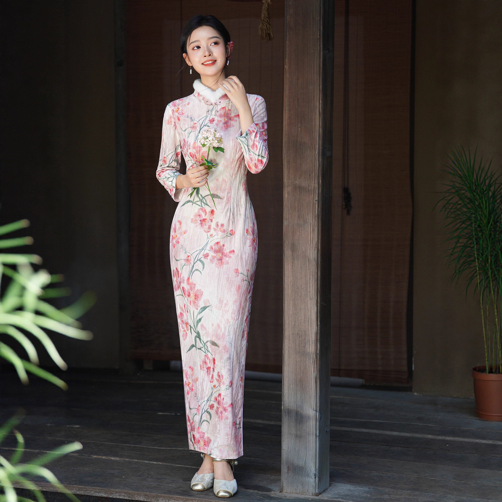 复古新中式绝美粉色印花丝绒旗袍新款改良年轻款优雅2025秋冬长袖