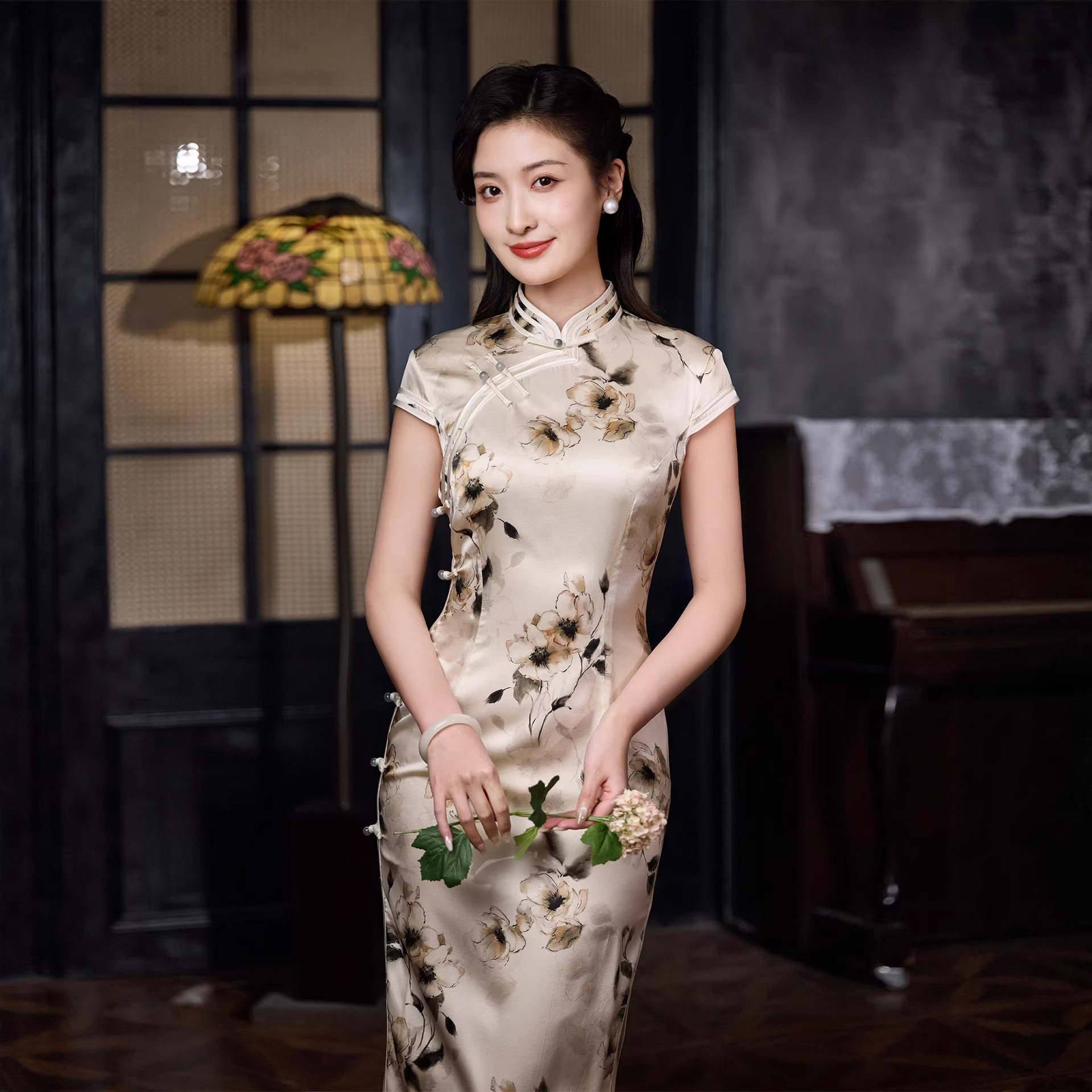 真丝旗袍女新中式复古优雅白色桑蚕丝连衣裙气质日常修身短袖2026