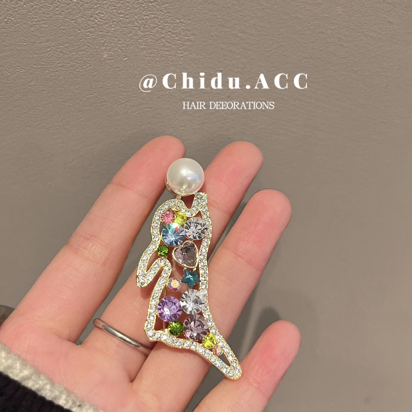 侈度新款可爱萌趣满格多彩水晶小兔子百搭可爱胸针动物别针