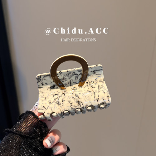 设计感米色包包抓夹半扎发发夹女