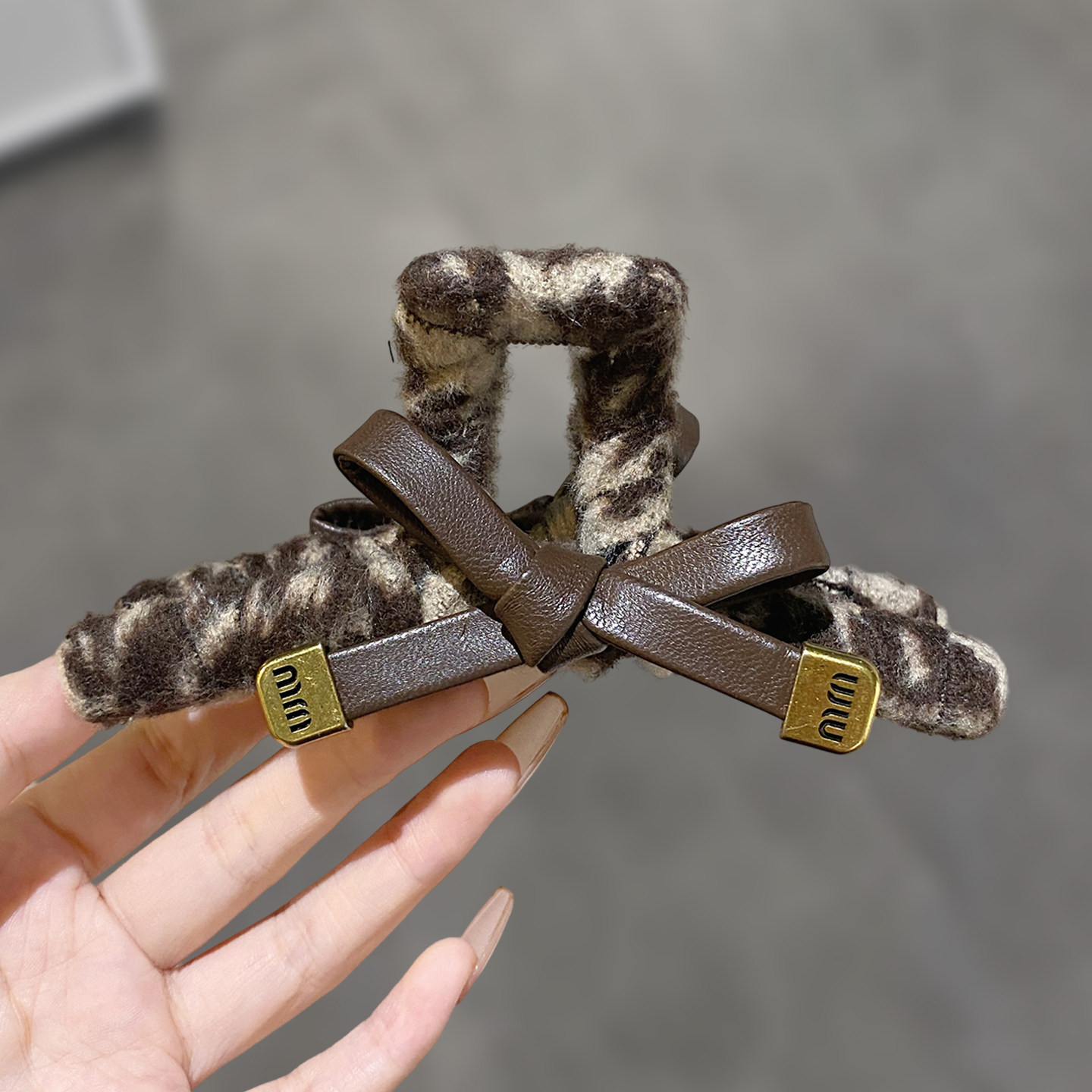美拉德豹纹毛绒抓夹皮质蝴蝶结大号复古时髦秋冬盘发鲨鱼夹头饰女