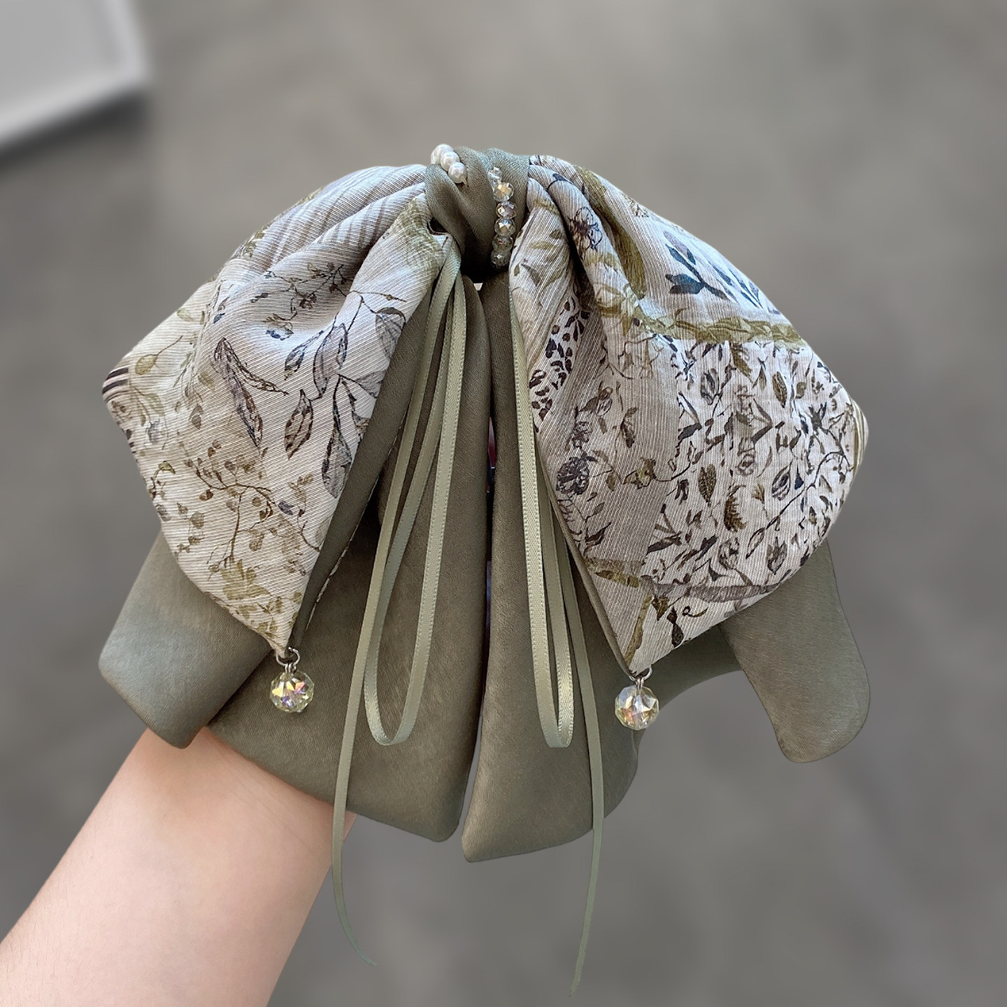 新中式水墨碎花蝴蝶结抓夹复古绿缎面飘带水晶吊坠发夹半扎马尾夹