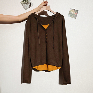 韩系复古V领拼接假两件连帽针织衫女2026年新款宽松休闲长袖上衣