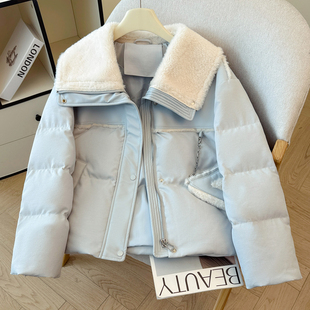 浅蓝色羊羔毛翻领白鸭绒羽绒服2025年冬季新款小个子甜美减龄外套