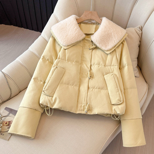 黄色甜美羽绒服女2025冬季新款小个子翻领牛角扣鸭绒保暖短款外套
