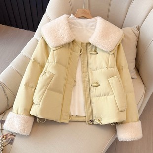 奶黄色羽绒服女2025年冬季新款小个子翻领牛角扣鸭绒保暖短款外套