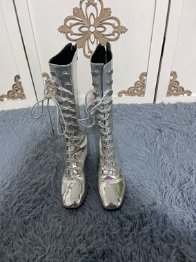 出租流筑女童模特潮流时尚百搭银色鞋子