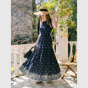 TOP家 法式 复古重工全件手工绣花露背无袖 超大摆连衣裙 度假战袍