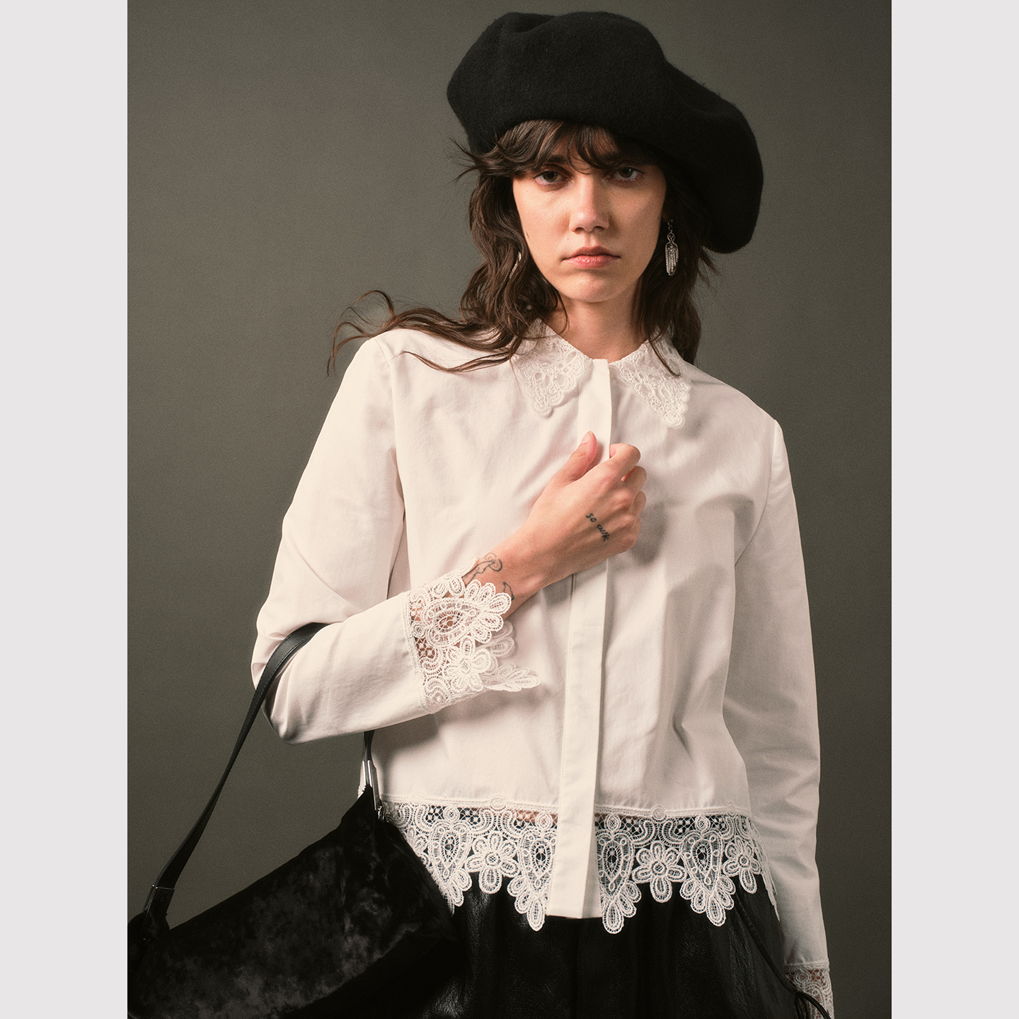 TOP家 优雅利落 法式复古浪漫重工蕾丝花边拼接天丝棉混纺白衬衫