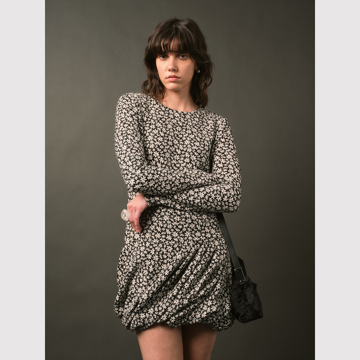 TOP家 法式复古优雅  黑白小雏菊提花针织圆领花苞裙摆修身连衣裙