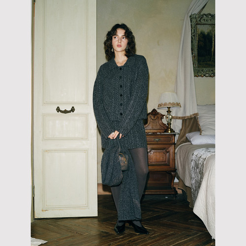 TOP家 秋冬叠穿套装 法式复古慵懒松弛粗棒针绞花羊毛毛衣/半身裙