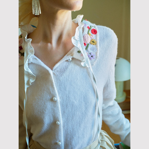 TOP家 精致复古 法式重磅手工 立体花朵刺绣小翻领领羊绒针织开衫