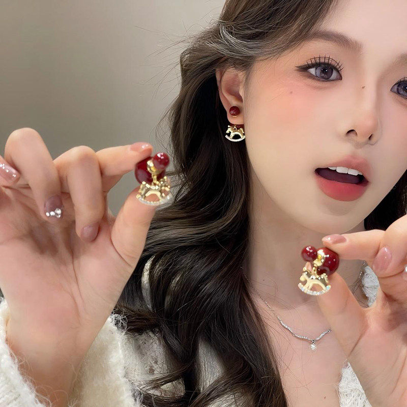 新年红色珠珠小马耳钉女2026新款爆款高级感耳环一款两戴耳饰百搭,饰品/流行首饰/时尚饰品新,耳钉,淘宝优惠券,粉丝福利购,淘宝优惠卷