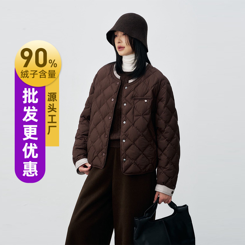 平湖高品质90鸭绒2025冬季羽绒服女短款轻薄圆领拼色休闲百搭外套