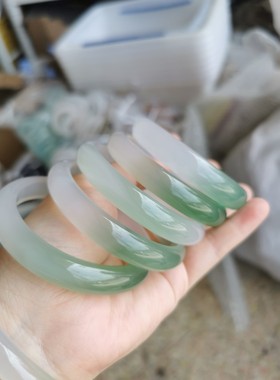 包邮/半山水玛瑙手镯绿色白色玉髓手环女士时尚送礼精品一半52-60