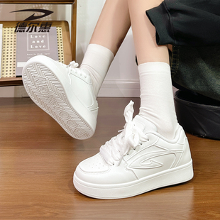德尔惠小白鞋女款2026新款爆款厚底时尚百搭配裙子透气运动鞋板鞋