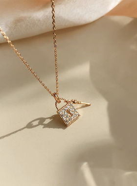 新款闪钻锁钥匙项链简约清新设计小众冷淡风气质轻奢潮锁骨链ins