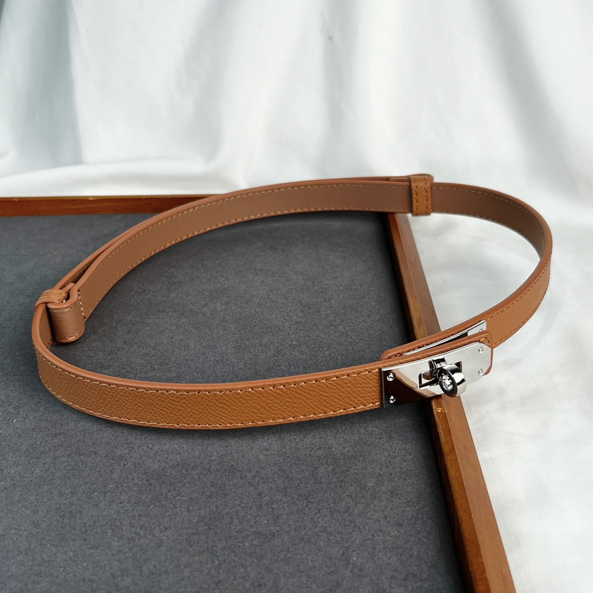 法式简约凯莉风锁扣腰带高级感二层牛皮皮带收腰装饰毛衣裙羽绒服