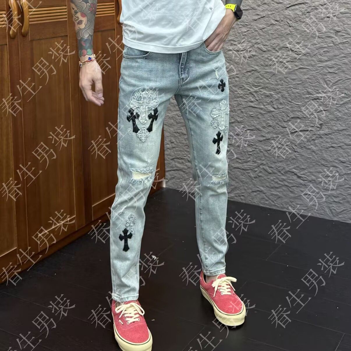 浅蓝色牛仔裤男修身小直筒2025秋季新款时尚贴皮刺绣假破洞小脚裤