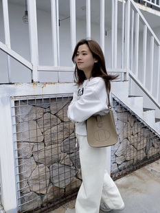 高定版头层牛皮TC皮伊芙琳真皮女包荔枝纹evelyne29宽肩带斜挎包