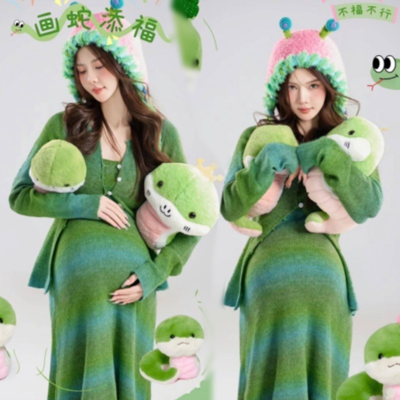 影楼孕妇新年绿色针织套装艺术照