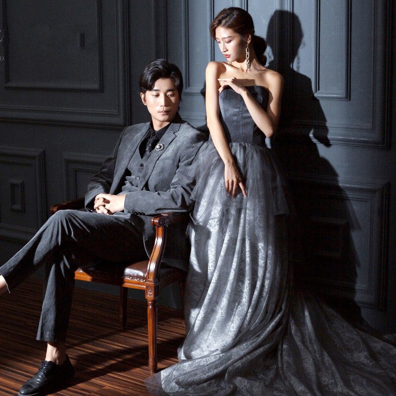 2022新款影楼情侣主题拍照抹胸裙韩版气质摄影写真灰色婚纱礼服