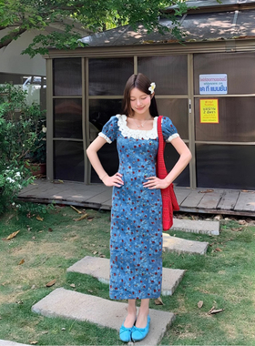 2025新款法式纯欲油画风方领蕾丝拼接连衣裙时尚碎花长裙D2399A